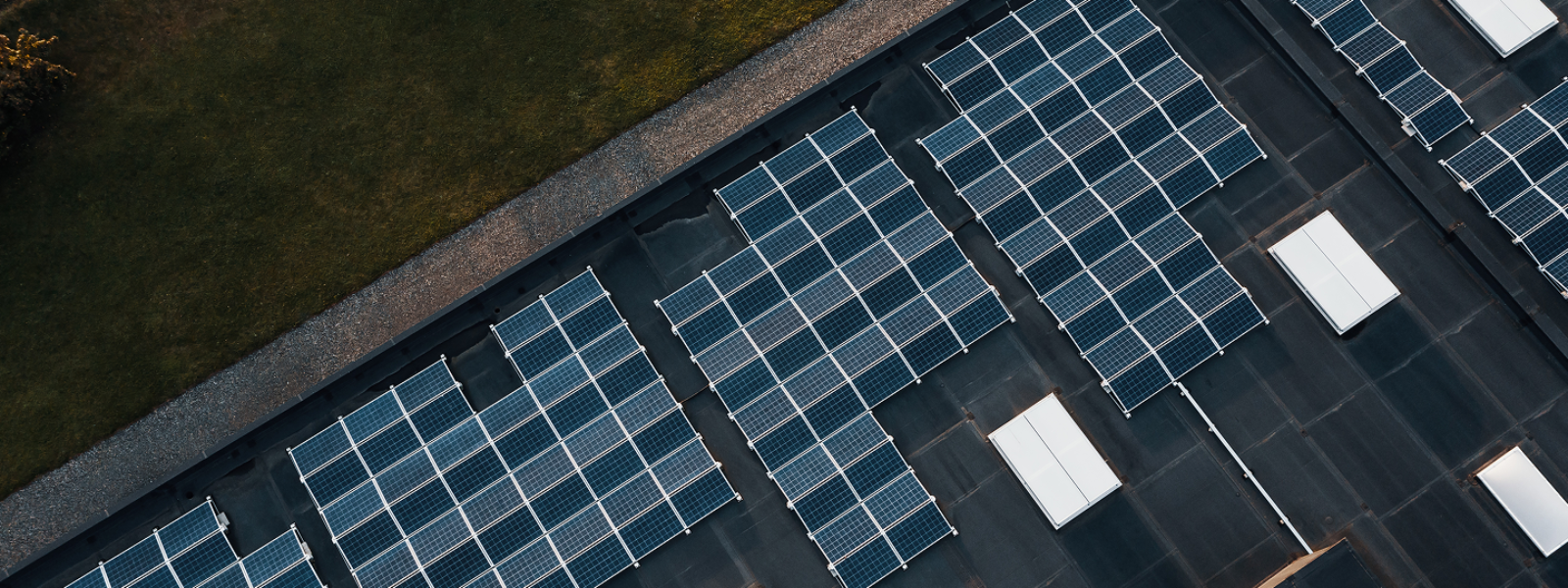 sistema-fotovoltaico-para-la-energia-sostenible-contra-el-cambio-climatico 1